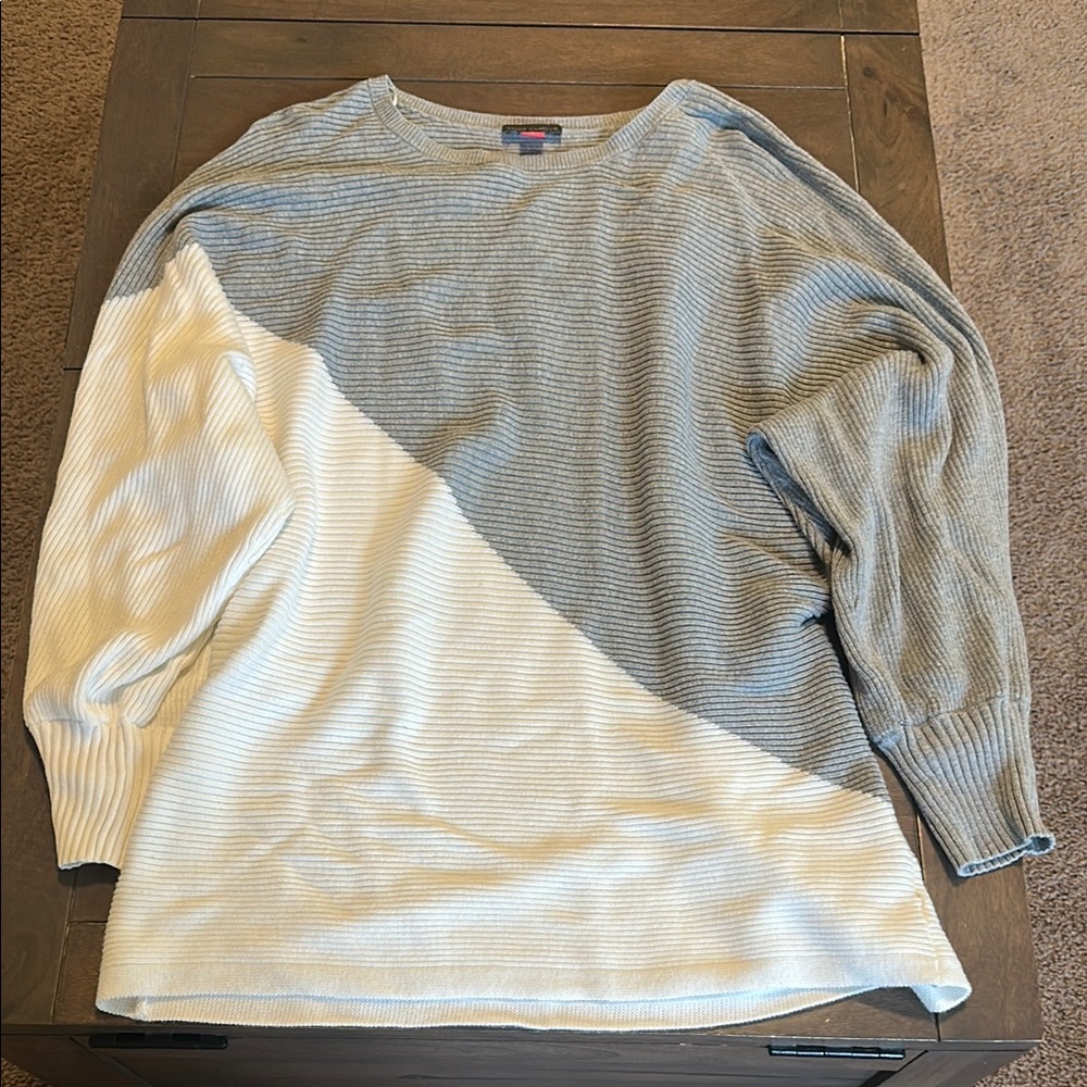 Vince Camuto Gray and White Crewneck Sweater with Two-Tone Design